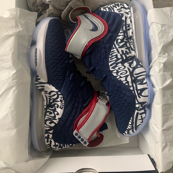 Lebron XVII Men’s 6.5 - Picture 2 of 4